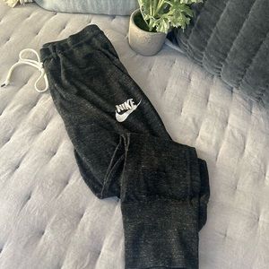 NIKE cropped sweatpants